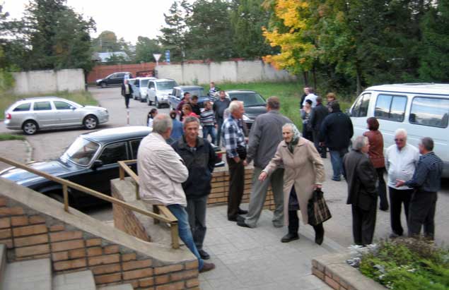 Жители д. Гольёво и п. Архангельское собираются на публичные слушания.
